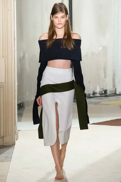 Look 13